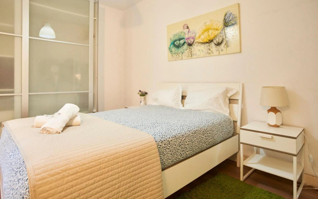 Riverside (with 3 Bedrooms) by JC