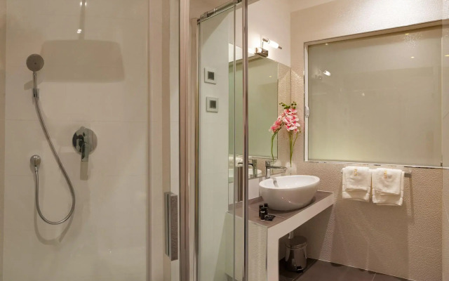 Antique Split Luxury Rooms