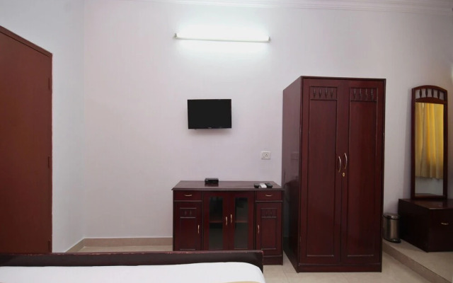 SR Legend Inn by OYO Rooms