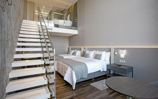 Suryaa Hotel Pinhais, Curio Collection by Hilton