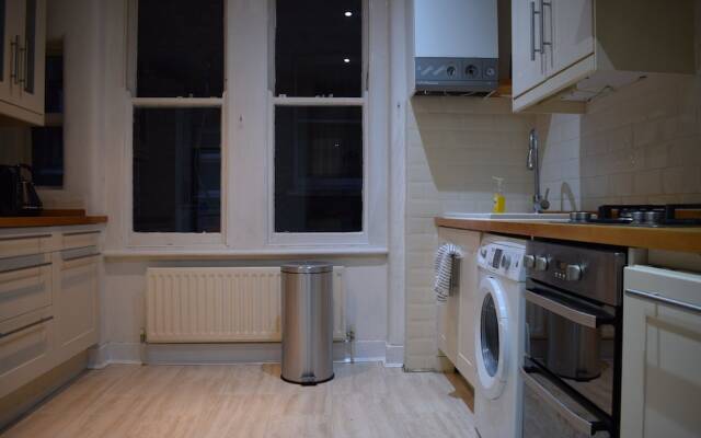 North London Spacious 2 Bedroom Apartment