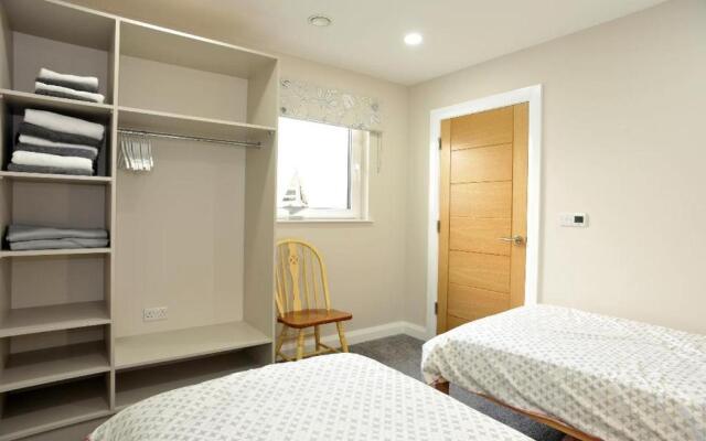 Apartment 10, SOUTH PIER, 13-14 Kerr Street,