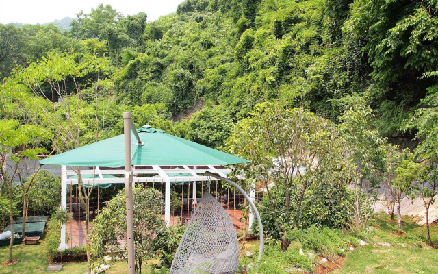 Westlake Hostel Man Juelong branch