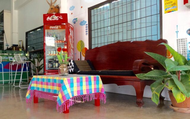 EZ House & Cafe