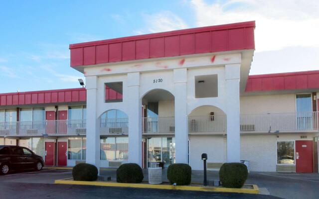 Econo Lodge Paducah West I-24