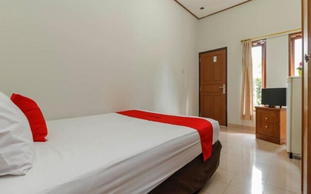 RedDoorz Plus @ Karet Pedurenan 3