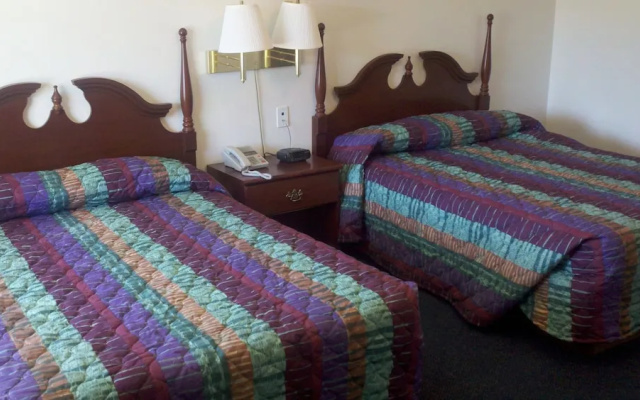 Four Oaks Lodging & RV Resort
