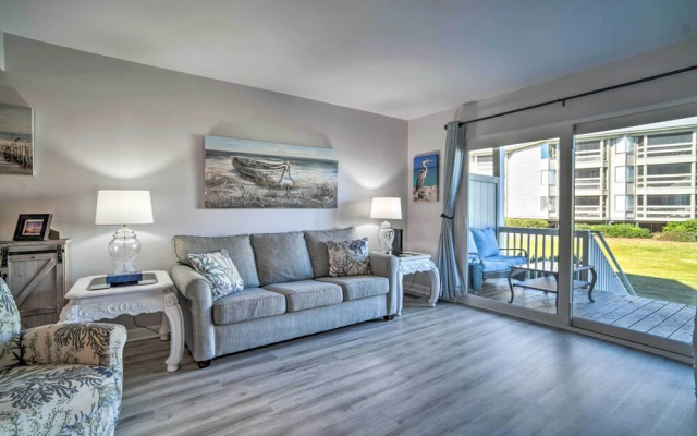 Steps to Pool & Beach: St. Helena Island Escape!
