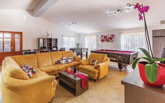 Amazing Home in Krnica with Hot Tub, WiFi & 4 Bedrooms