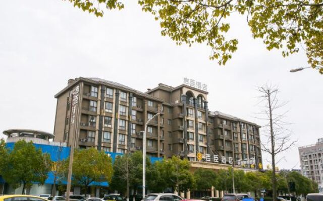 Jichen Hotel (Tongxiang Century Avenue)