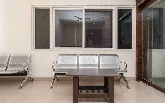 Pmr Guest Inn By OYO Rooms