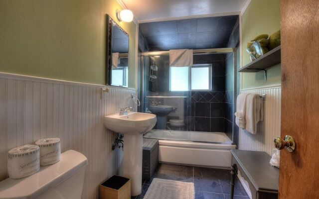 Charming Cascade Chalet