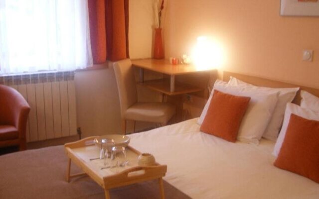 Hotel 7