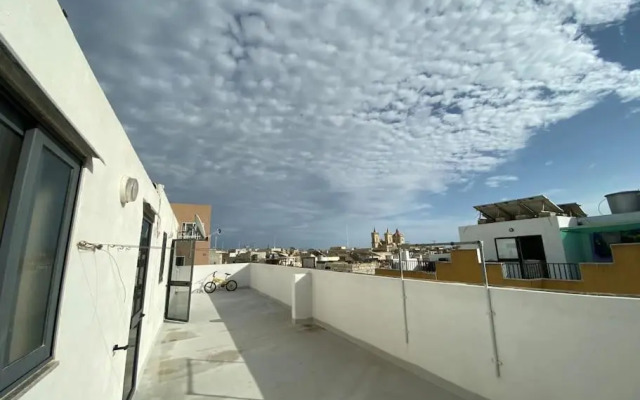 May Flower: Modern Flat close to Airport/Bus Stops