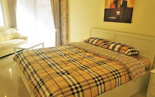 12th Floor Studio Apartment at Jomtien Beach Condominium