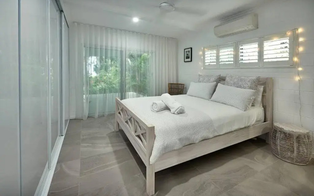 Beachfront - 'Pippies on the Beach' @ Bramston