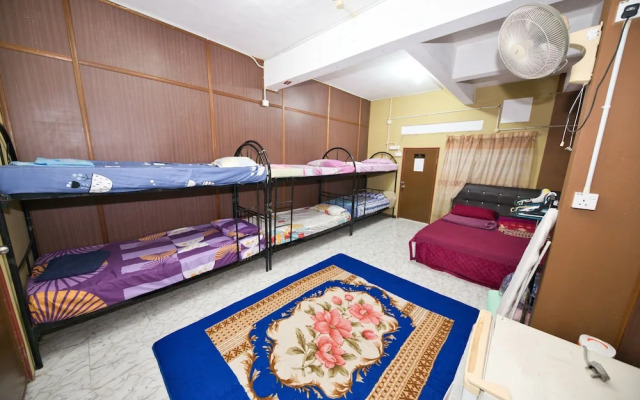 OYO 90915 Ilham Villa