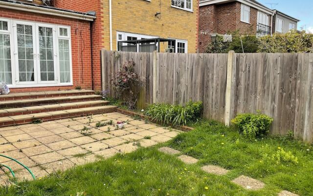Stunning 4-bed House in Rochester