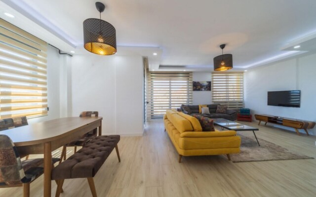 Lovely Duplex Flat Near Beach in Muratpasa