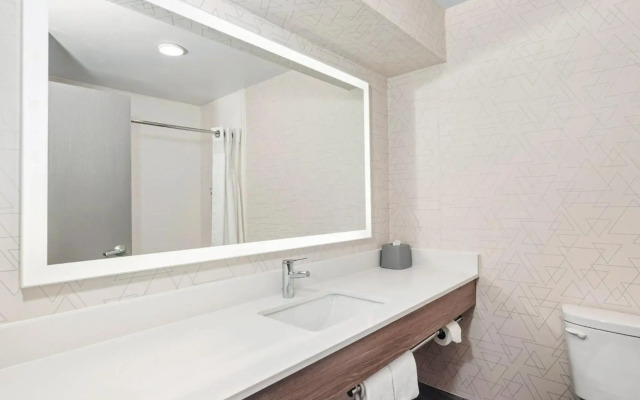 Holiday Inn Express & Suites Bloomington - Normal by IHG