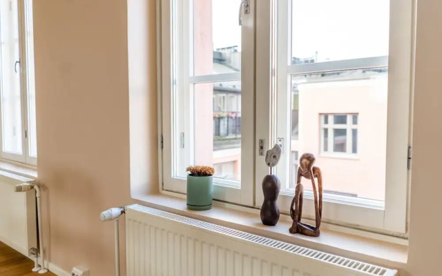 Spacious apartment with sauna & balcony