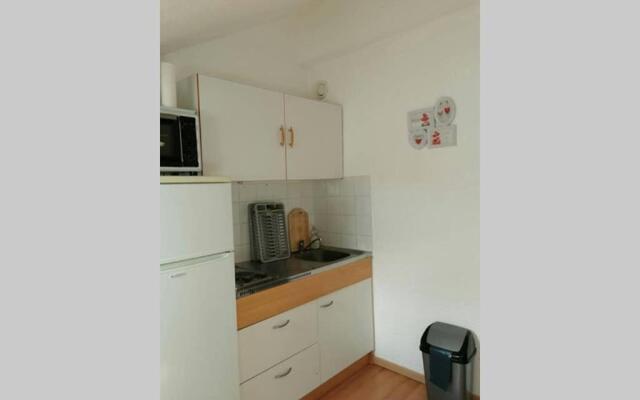 Studio mansardé 18 m2 climatisé avec piscine privée