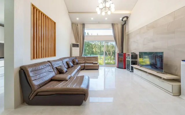 Daebudo Freesia Private Pool Villa