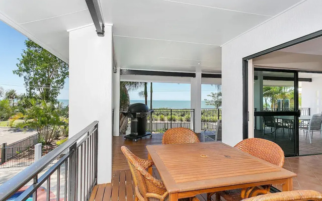 Dolce Vita Beachfront Holiday House