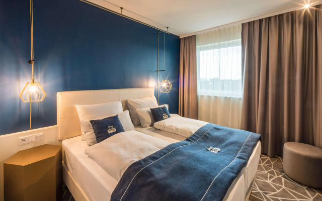 Holiday Inn - the niu, Ridge Halle Central Station by IHG