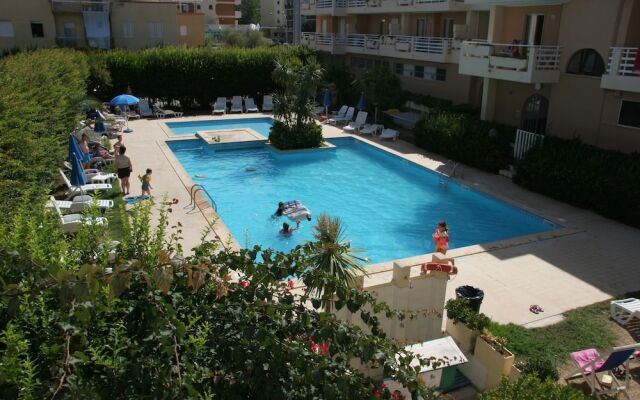 Residence with pool on the promenade