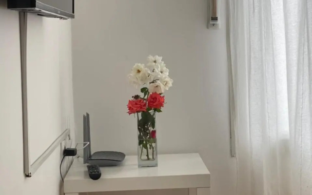 Piso céntrico y a pie de playa.