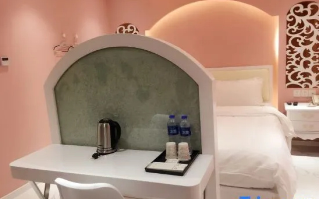 Shanghai Maritime Phoenix theme Hotel