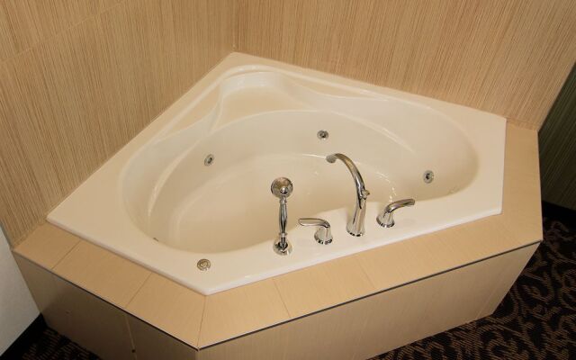 Paradise Inn and Suites - Redwater