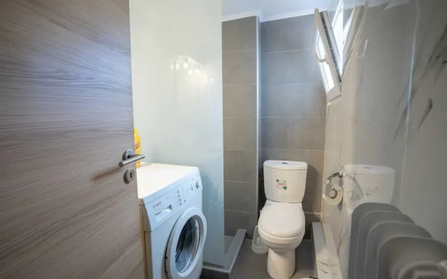 Larisis train station 1 bedroom flat for 2 persons
