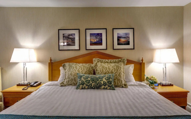 Port Inn and Suites Portsmouth, an Ascend Collection Hotel