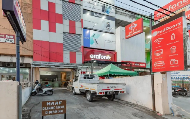 RedDoorz near Pasar Tarapung Siring Banjarmasin