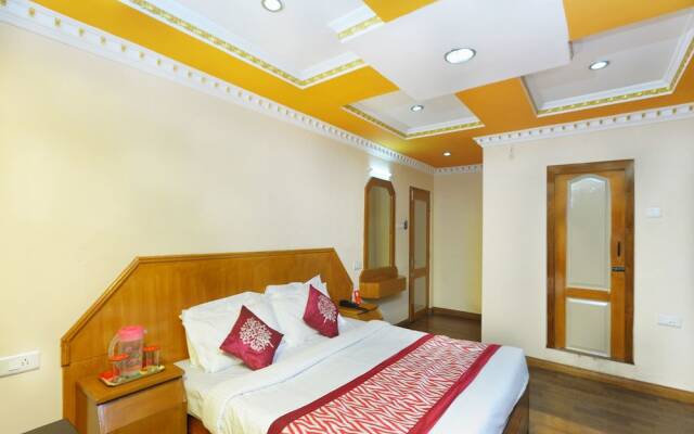 OYO 13807 Hotel Gurupriya