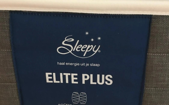 Studio 4 pers met Frontaal Zeezicht & privé zwembad Oostende