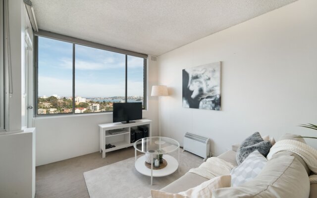 Bright And Sunny Studio Apartment