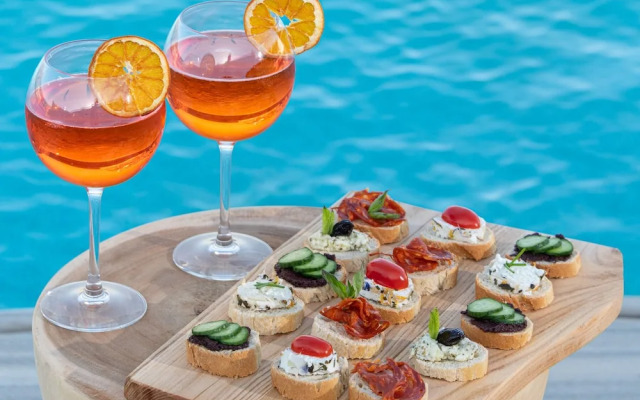 Etesians Suites & Villas
