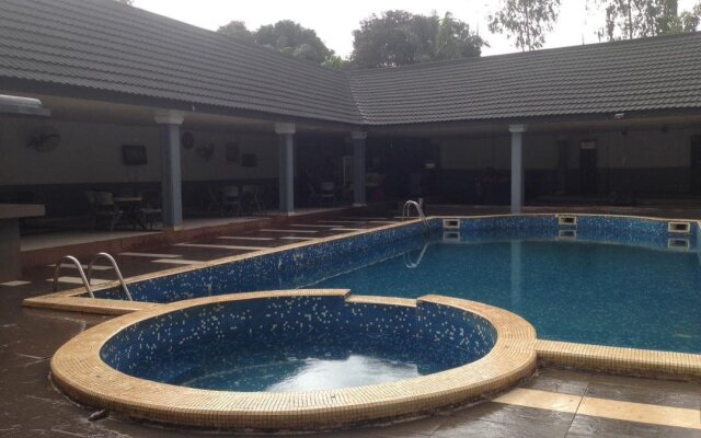 Ascot Resort and Hotel