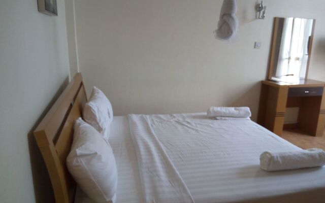 Aponye Hotel