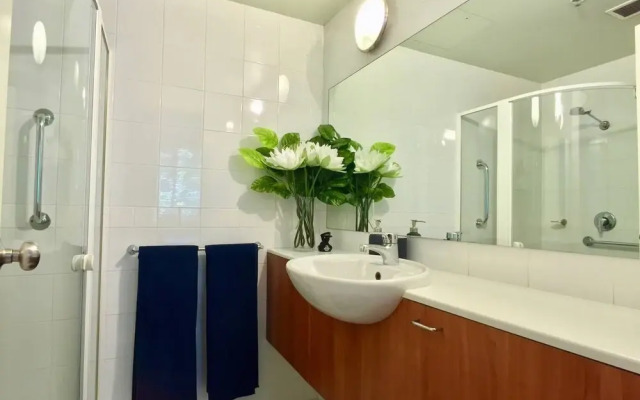 Private Room in Garden Oasis Close to City