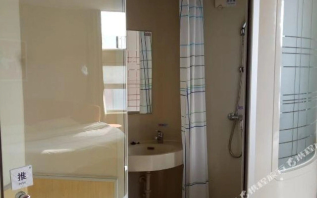 Yibai Hotel (Huanghua Municipal Government Xinyu Building)