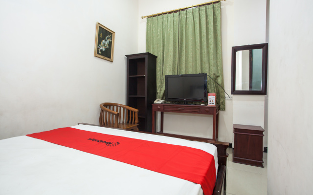 RedDoorz @ Raya Ngagel 2
