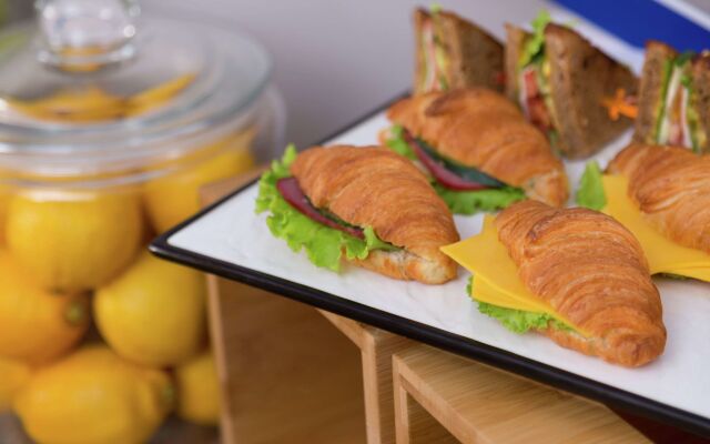 Hampton by Hilton Astana Triumphal Arch