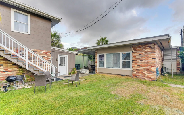 Walk to Beach: Galveston Vacation Rental!