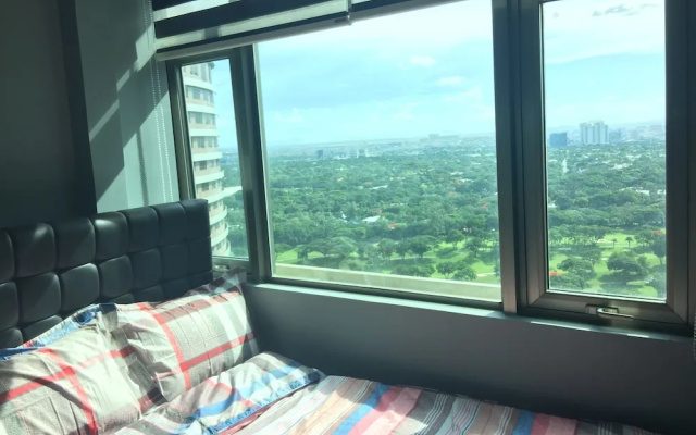 Luxury Condo at Forbeswood Parklane