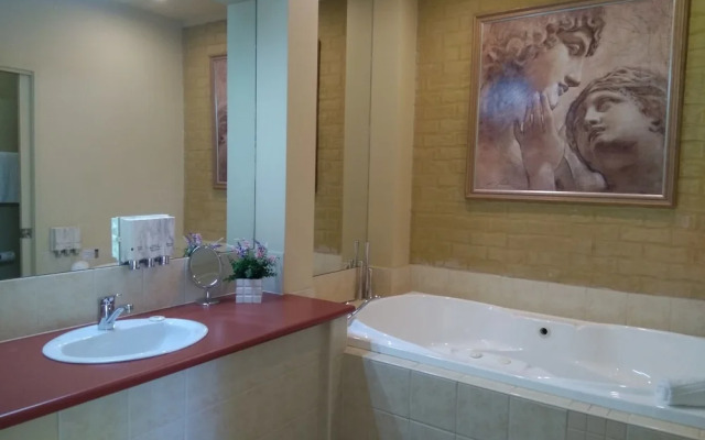 Madison Spa Motel - Adults Only