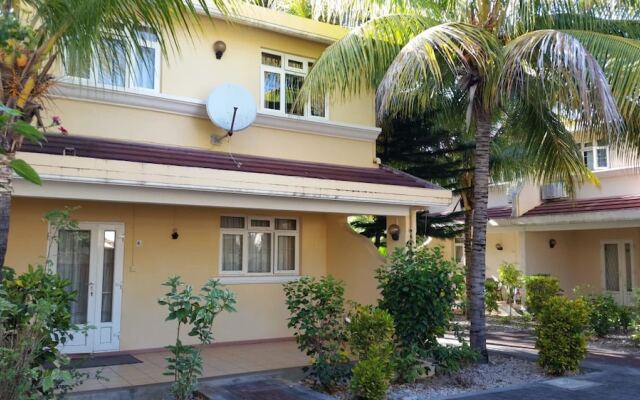 Apartment With 3 Bedrooms in Flic en Flac, With Pool Access, Enclosed